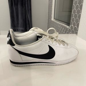 Women’s Black and White Cortez